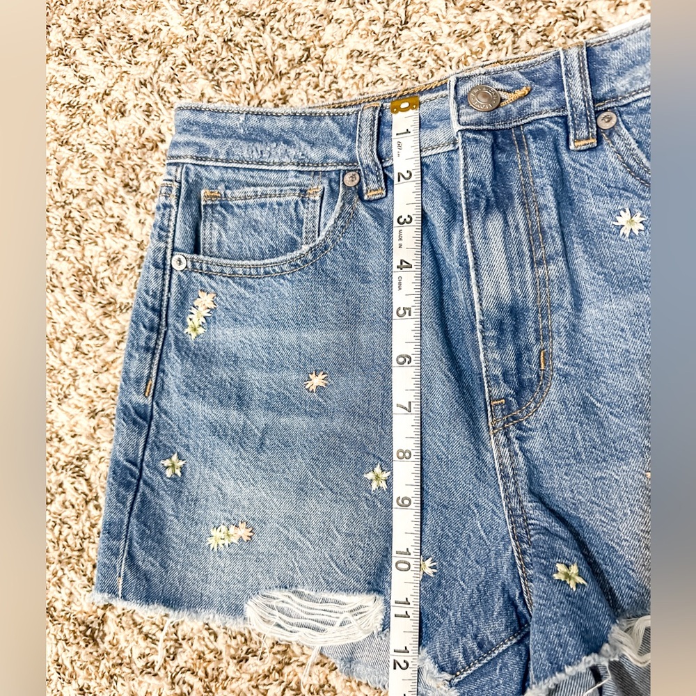 American Eagle Denim Mom Shorts NWT Women’s - Size 6 - Picture 11 of 12